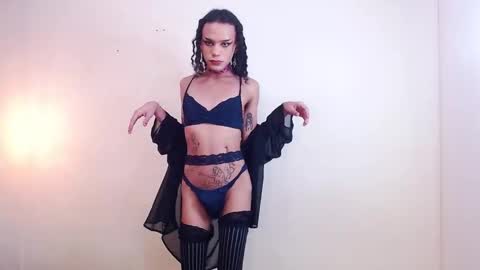 Ella online show from 10-22-25, 04:18