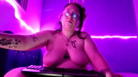 Snapshot of foxy_gloom chatting on 02-19-25, 02:12 Foxy online show from 02-19-25, 02:12