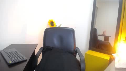 Snapshot of foxy_miilf chatting on 11-07-25, 02:28 Foxy miilf online show from 11-07-25, 02:28