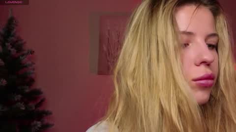 Snapshot of foxy_vibes chatting on 11-30-25, 05:33 Ammy Fox online show from 11-30-25, 05:33