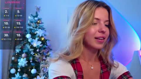 Snapshot of foxy_vibes chatting on 12-20-25, 07:37 Ammy Fox online show from 12-20-25, 07:37