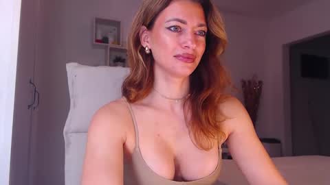 Adela - Single mom. 40 y online show from 11-21-25, 07:40