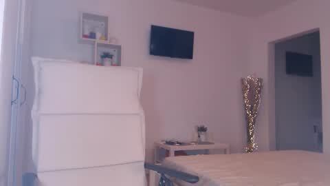 Snapshot of foxyadele_ chatting on 06-08-26, 06:36 Adela - Single mom. 40 y online show from 06-08-26, 06:36