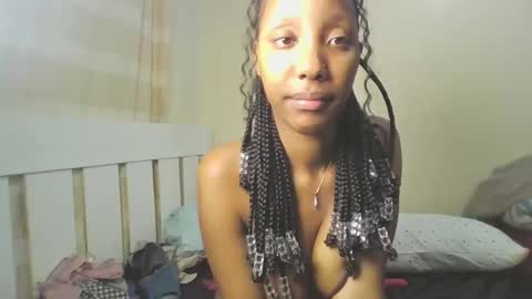 Snapshot of foxyatmidnite chatting on 05-18-26, 04:07 foxyatmidnite online show from 05-18-26, 04:07