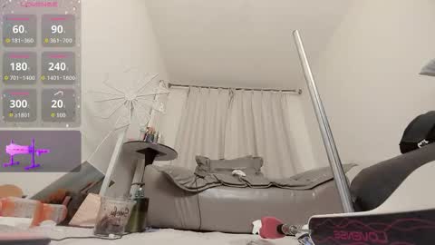 yiyi online show from 11-15-25, 12:02