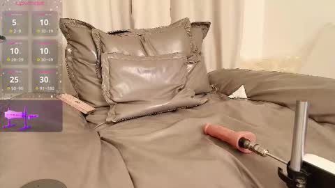 yiyi online show from 12-05-25, 12:03