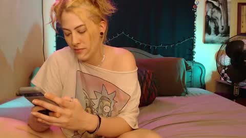 Snapshot of foxymalloryknoxy69 chatting on 03-21-26, 08:19 Mallory Koxx online show from 03-21-26, 08:19