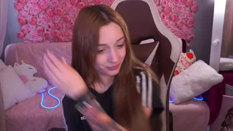 Snapshot of foxymayy chatting on 05-26-26, 06:42 Maya online show from 05-26-26, 06:42