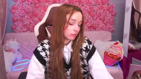 Snapshot of foxymayy chatting on 05-30-26, 04:31 Maya online show from 05-30-26, 04:31