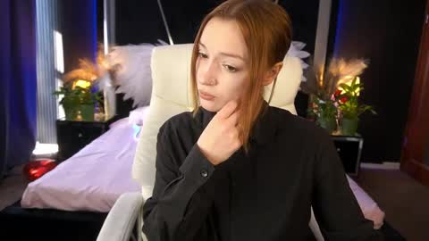 Snapshot of foxymayy chatting on 06-05-26, 01:39 Maya online show from 06-05-26, 01:39