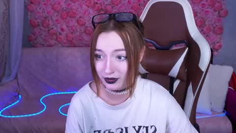 Snapshot of foxymayy chatting on 06-08-26, 01:28 Maya online show from 06-08-26, 01:28