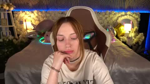 Snapshot of foxymayy chatting on 06-09-26, 01:45 Maya online show from 06-09-26, 01:45