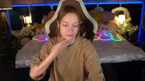 Snapshot of foxymayy chatting on 07-24-26, 01:20 Maya online show from 07-24-26, 01:20