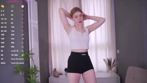 Snapshot of foxyrise chatting on 11-13-25, 06:12 Jane Foxy online show from 11-13-25, 06:12