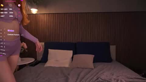 Snapshot of foxyrise chatting on 11-24-25, 06:02 Jane Foxy online show from 11-24-25, 06:02