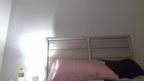 Snapshot of fragilemasochist chatting on 05-11-26, 01:55 Angel online show from 05-11-26, 01:55