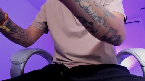 Snapshot of fran_boy_ chatting on 09-18-25, 04:14 Fran online show from 09-18-25, 04:14