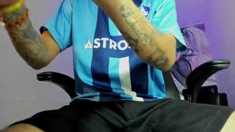 Snapshot of fran_boy_ chatting on 09-22-25, 03:19 Fran online show from 09-22-25, 03:19