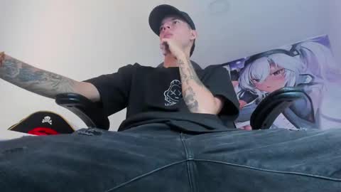 Snapshot of fran_boy_ chatting on 10-18-25, 12:28 Fran online show from 10-18-25, 12:28