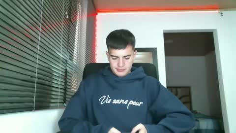 Snapshot of franccesco_699 chatting on 02-16-25, 10:54 franccesco_699 online show from 02-16-25, 10:54