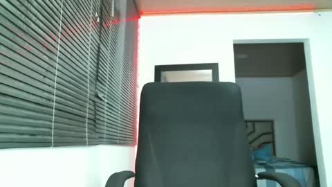 Snapshot of franccesco_699 chatting on 03-10-25, 03:23 franccesco_699 online show from 03-10-25, 03:23