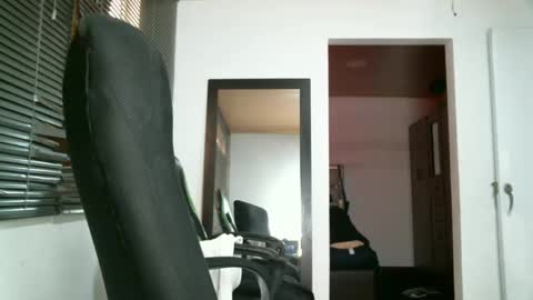 Snapshot of franccesco_699 chatting on 10-13-25, 06:08 franccesco_699 online show from 10-13-25, 06:08