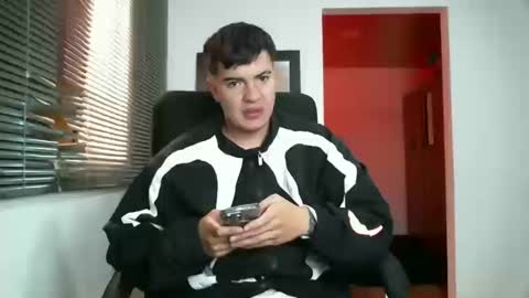 Snapshot of franccesco_699 chatting on 10-18-25, 05:14 franccesco_699 online show from 10-18-25, 05:14
