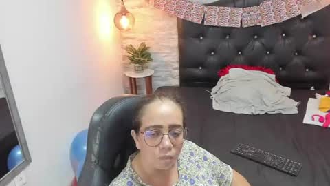 Snapshot of francesca_bbw chatting on 06-18-26, 09:14 online show from 06-18-26, 09:14