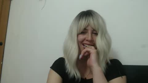 Snapshot of francescaasmith chatting on 02-20-25, 02:51 Francesca online show from 02-20-25, 02:51