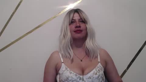 Snapshot of francescaasmith chatting on 02-28-25, 02:53 Francesca online show from 02-28-25, 02:53