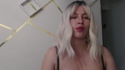 Snapshot of francescaasmith chatting on 03-06-25, 01:16 Francesca online show from 03-06-25, 01:16