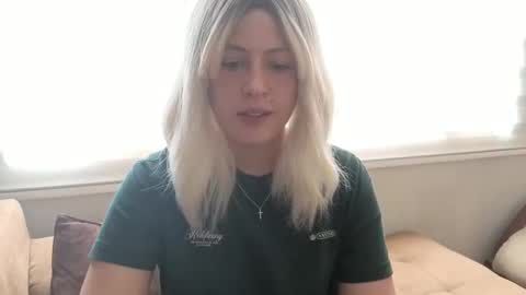 Snapshot of francescaasmith chatting on 09-11-25, 05:46 Francesca online show from 09-11-25, 05:46