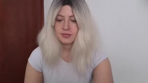 Snapshot of francescaasmith chatting on 05-05-26, 06:27 Francesca online show from 05-05-26, 06:27