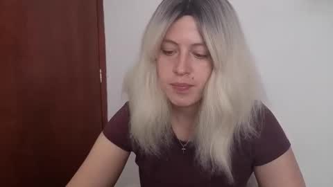 Snapshot of francescaasmith chatting on 05-11-26, 05:21 Francesca online show from 05-11-26, 05:21