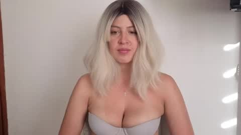 Snapshot of francescaasmith chatting on 07-21-26, 10:12 Francesca online show from 07-21-26, 10:12