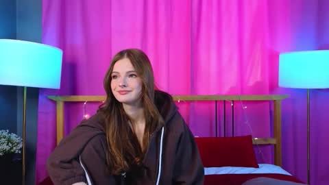 Snapshot of francessmason chatting on 03-10-26, 06:51 Marybrown eye Katy gray eye online show from 03-10-26, 06:51