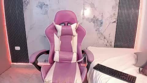 Laura online show from 06-04-26, 07:31