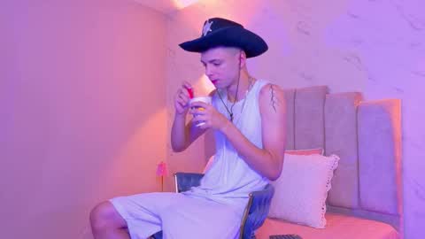 Snapshot of franco_boys chatting on 10-22-25, 03:07 Franco online show from 10-22-25, 03:07