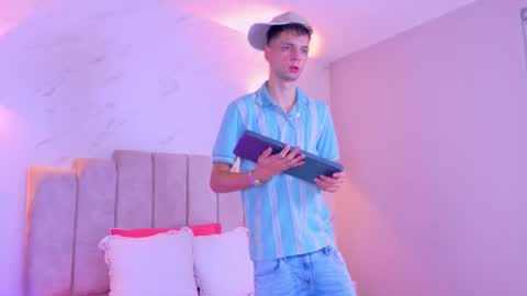 Snapshot of franco_boys chatting on 11-04-25, 08:41 Franco online show from 11-04-25, 08:41