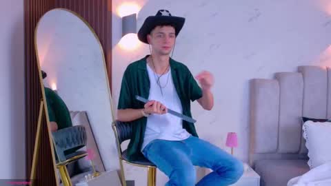 Snapshot of franco_boys chatting on 11-17-25, 08:58 Franco online show from 11-17-25, 08:58