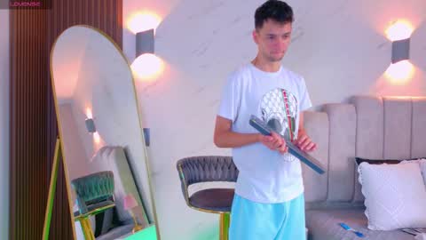 Snapshot of franco_boys chatting on 11-18-25, 09:19 Franco online show from 11-18-25, 09:19