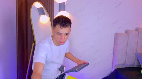 Snapshot of franco_boys chatting on 11-22-25, 11:31 Franco online show from 11-22-25, 11:31