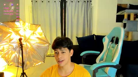 Snapshot of franco_rizzo01 chatting on 11-30-25, 10:25 frank online show from 11-30-25, 10:25