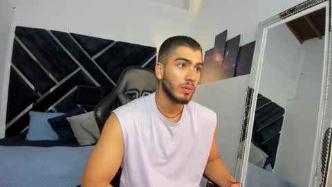 Snapshot of francobanderas1 chatting on 11-29-25, 11:35 FRANCO online show from 11-29-25, 11:35