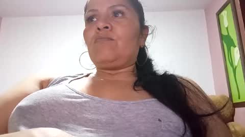 Snapshot of francy_froz chatting on 10-29-25, 02:03 francy froz online show from 10-29-25, 02:03