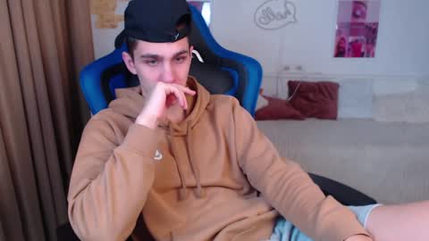 Snapshot of frank_mooree chatting on 12-04-24, 02:53 Frank online show from 12-04-24, 02:53