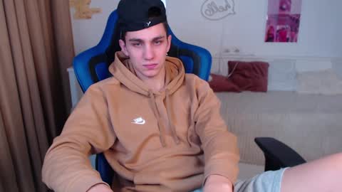 Snapshot of frank_mooree chatting on 12-04-24, 06:00 Frank online show from 12-04-24, 06:00