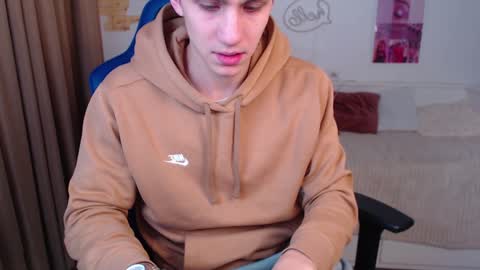 Snapshot of frank_mooree chatting on 12-05-24, 02:53 Frank online show from 12-05-24, 02:53