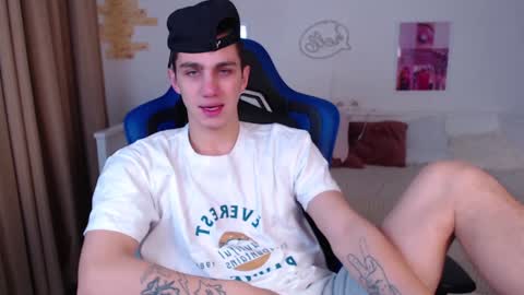 Snapshot of frank_mooree chatting on 12-08-24, 03:32 Frank online show from 12-08-24, 03:32