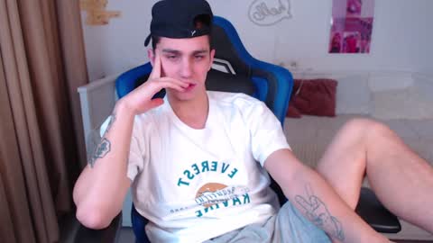 Snapshot of frank_mooree chatting on 12-08-24, 06:33 Frank online show from 12-08-24, 06:33